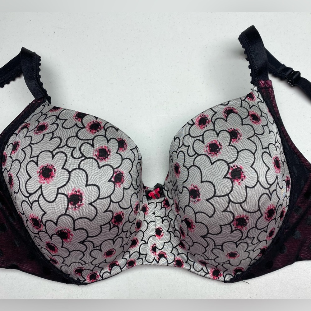 Deesse BLK/WHT/RED Lightly Lined 40DD *P1010
